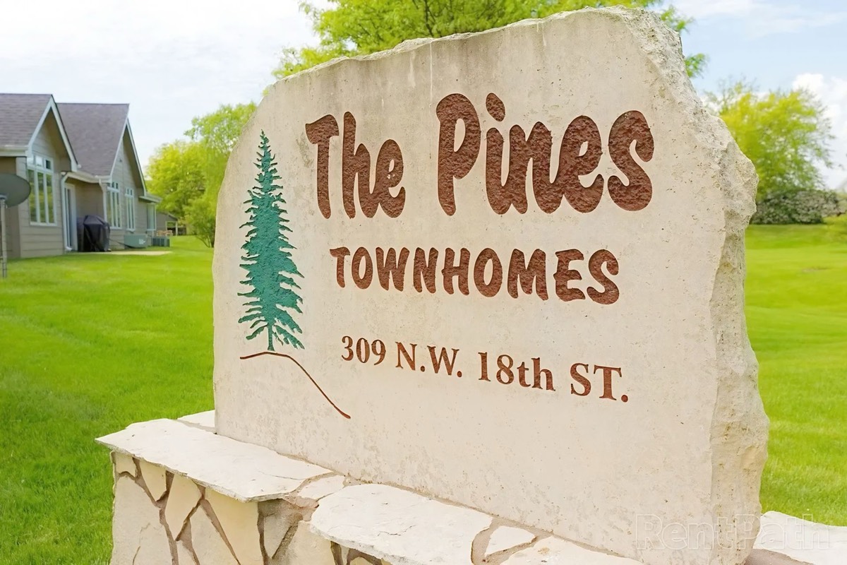 The Pines Townhomes monument sign at 309 NW 18th Street